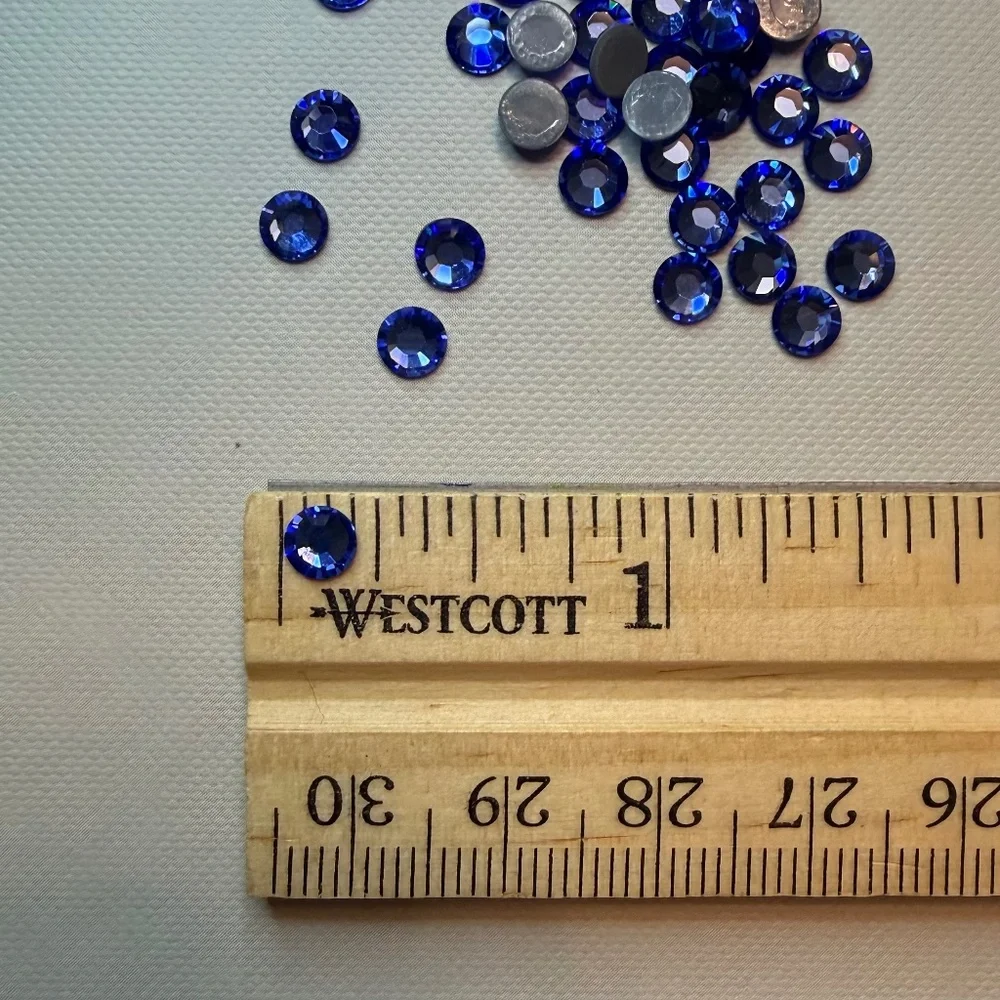 Swarovski • Color: Sapphire, 2028 XILION Rose Hotfix Rhinestones - Picture 5 of 10